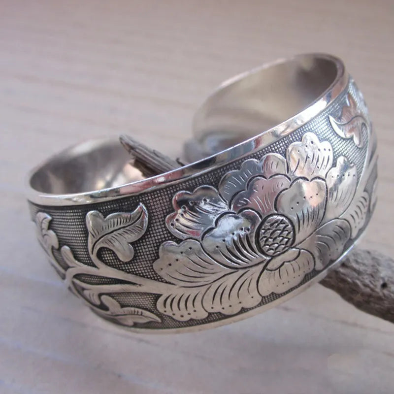 Chinese Vintage Silvery Tibetan Bracelet Carved Wide Bracelet Elephant Tortoise Flower Vintage Charm For Women Ethnic Jewelry